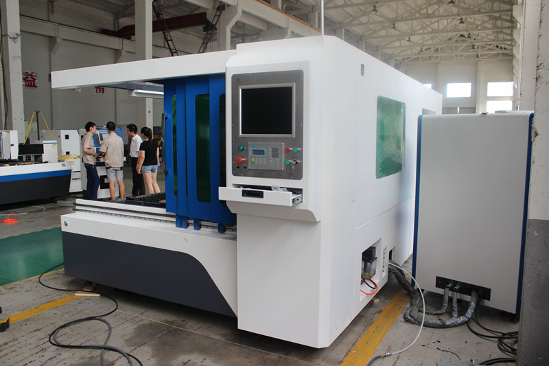 دستگاه برش لیزر فلزی IPG 700w تولید کننده چین